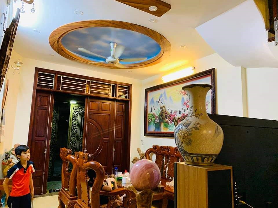 Bán gấp. Nhà đẹp, Võ Chí Công 39m x 5 tầng, MT 4.3m, giá 4.55 tỷ