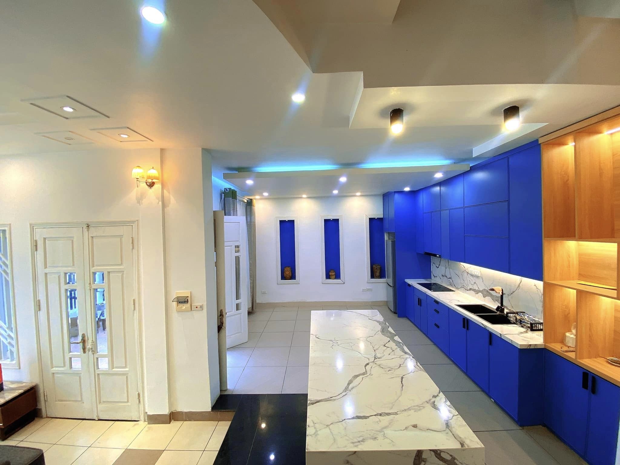 Bán nhà NGÕ 376 ĐƯỜNG BƯỞI, PHÂN LÔ, Ô TÔ TRÁNH, VỈA HÈ, 72m2 x4T x MT 8,2m 21,5 tỷ.