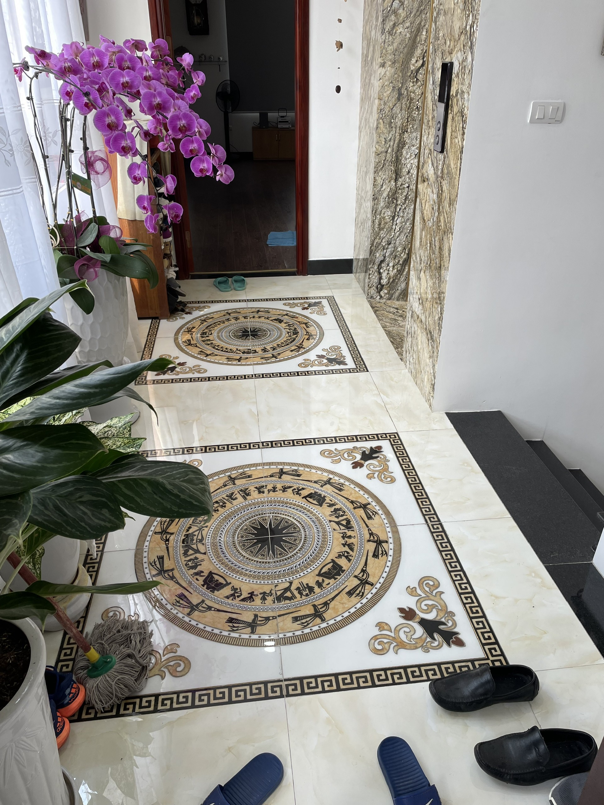 Nhà đẹp long lanh Nguyến Văn Cừ Ngọc Lâm Long Biên 69m, gara - 12 tỷ .