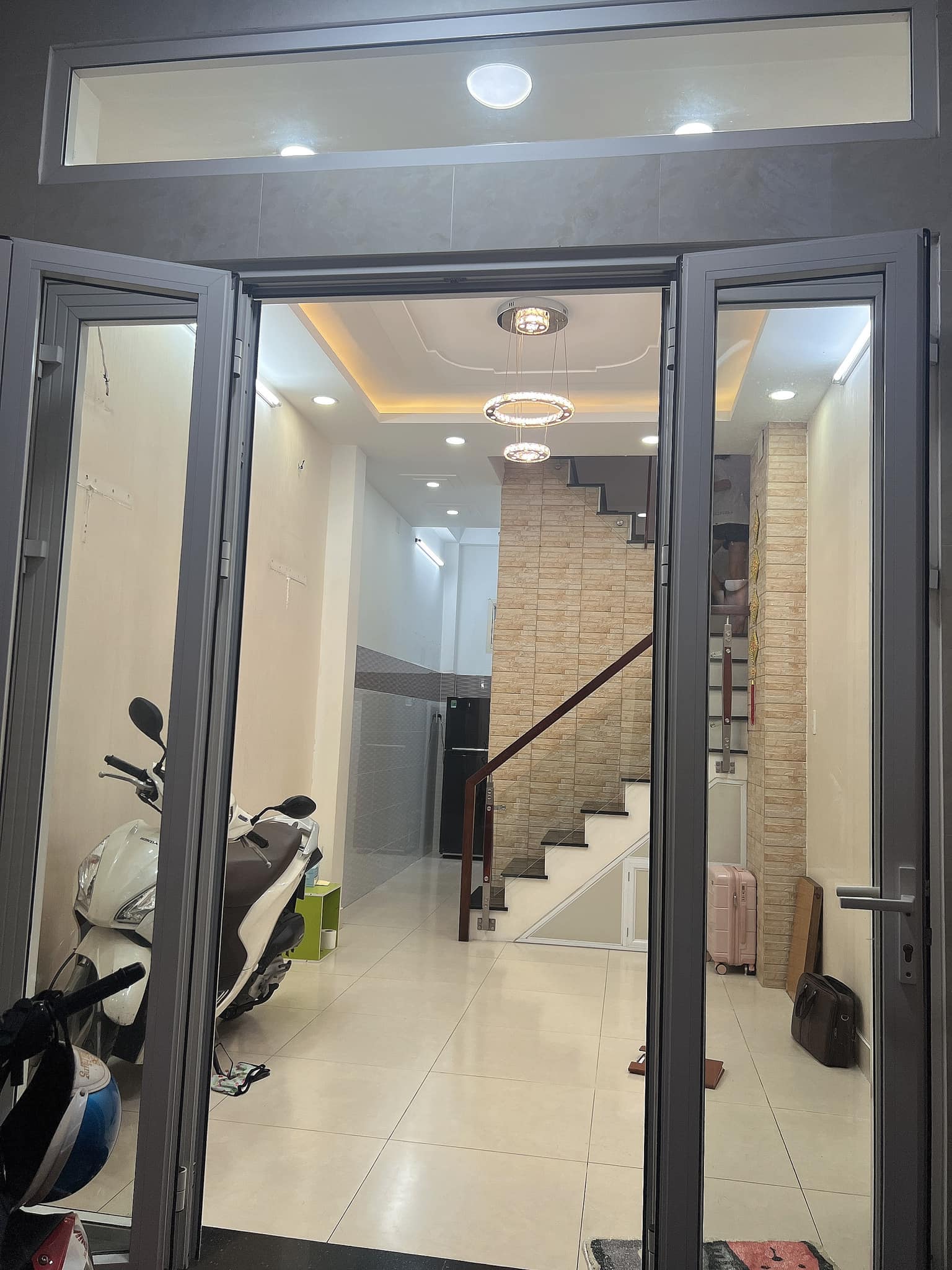 Nhỉnh 3 tỷ, Bán nhà 20m ra QuangTrung P10 Gò vấp 35m 3 tầng 3 PN 2 WC TL Nở hậu