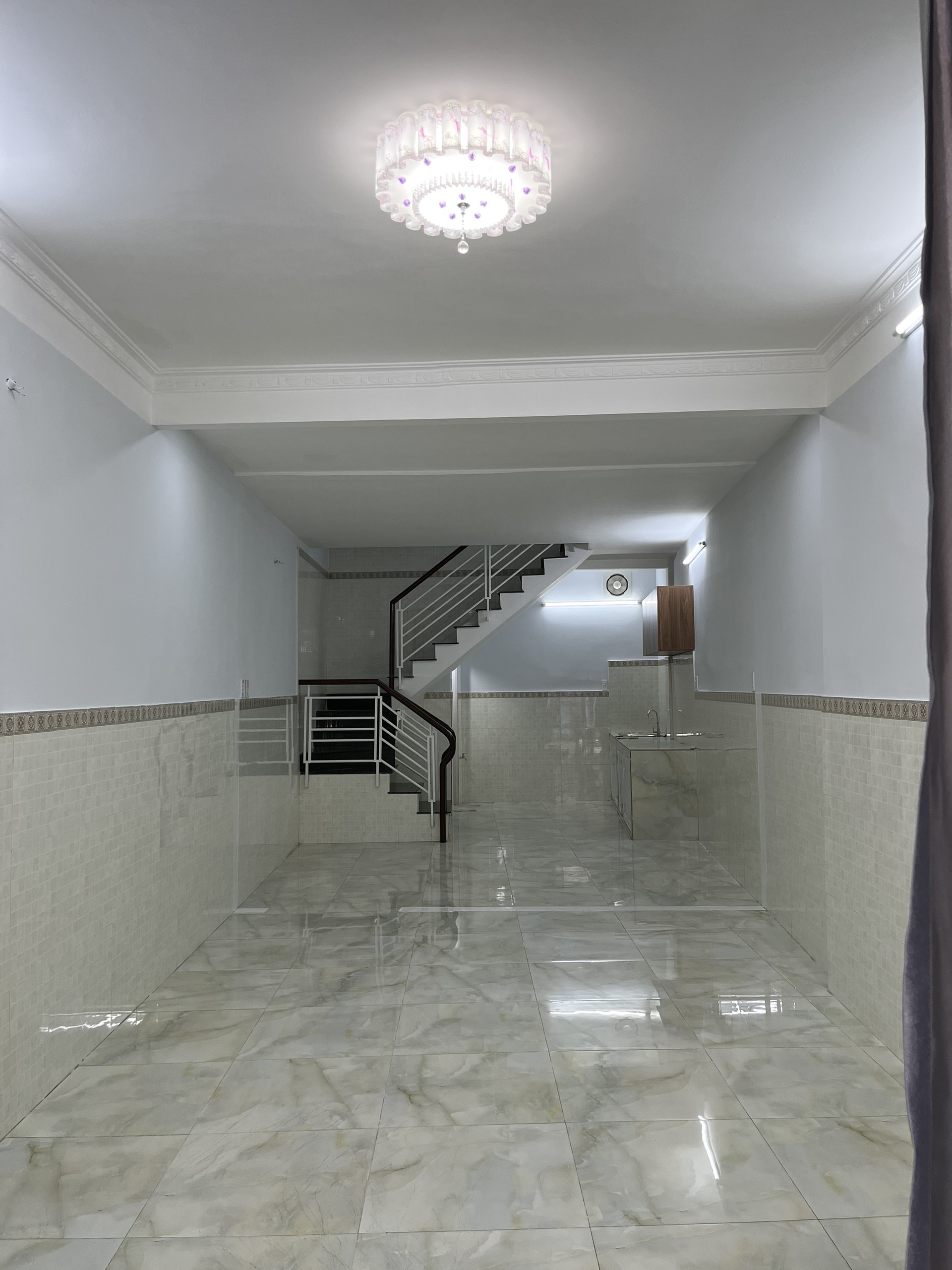 Cắt lỗ bán rẻ nhà phố xinh 1 trệt 1 lầu Âu Dương Lân kế Q1 TP.HCM