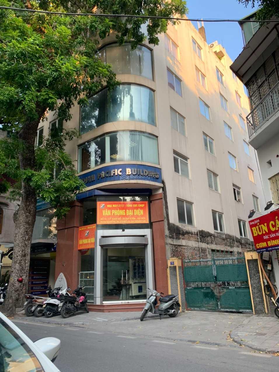 Chính chủ cần bán gấp mặt phố Lý Nam Đế 300m2 x 9 tầng gara thang máy mặt tiền 15m giá 148 tỷ có TL