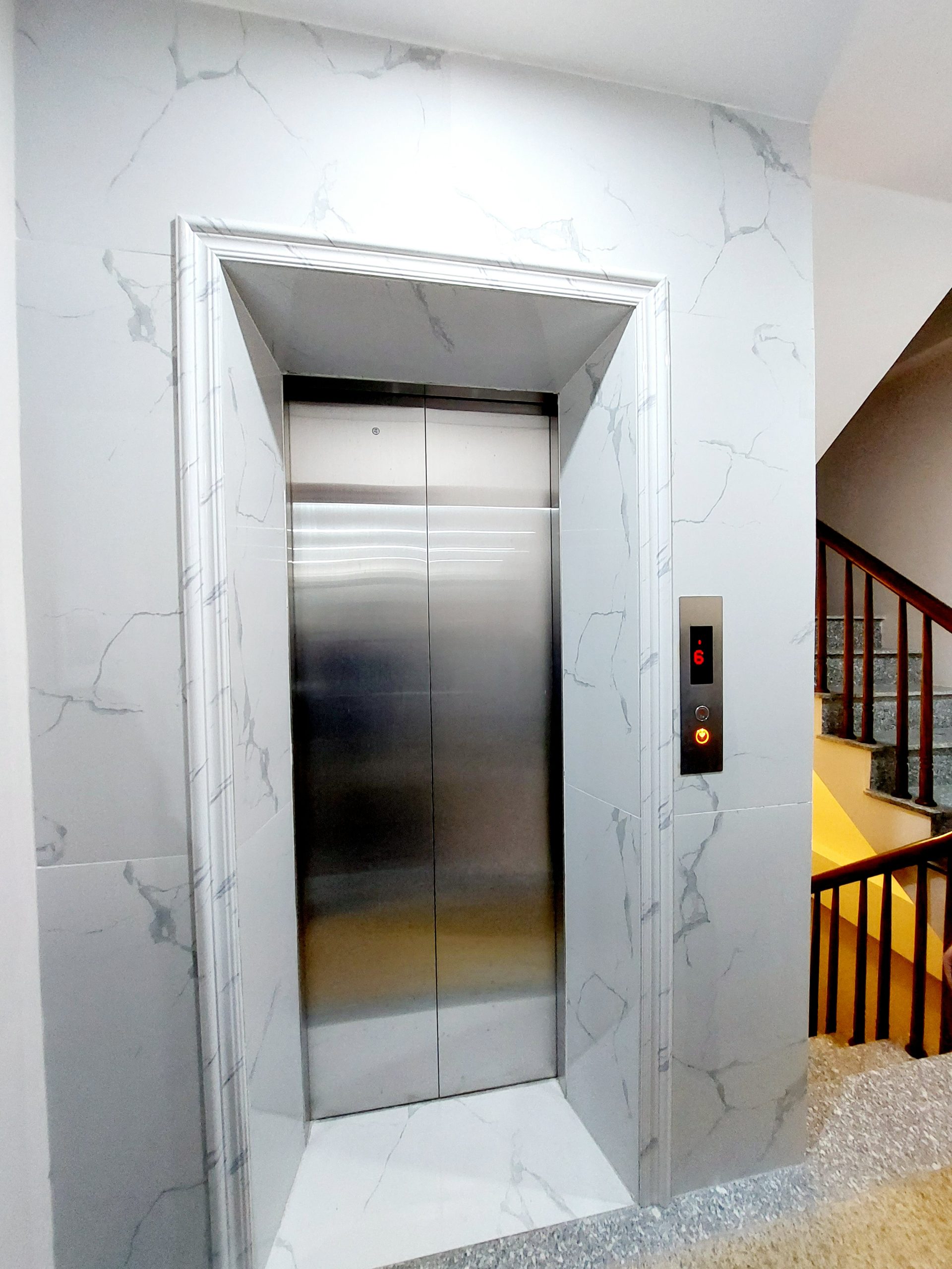 BÁN NHÀ MỚI, ĐẸP, Ở NGAY - 6 TẦNG, THANG MÁY, Ô TÔ ĐỖ CỬA.