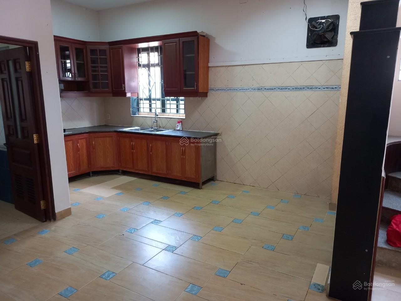 Cho thuê NNC 2 mặt tiền đường Tôn Thất THuyết Q4.Dt 5,5x16 và sân 4x4. 1 trệt 2 lầu .Giá 23tr/th