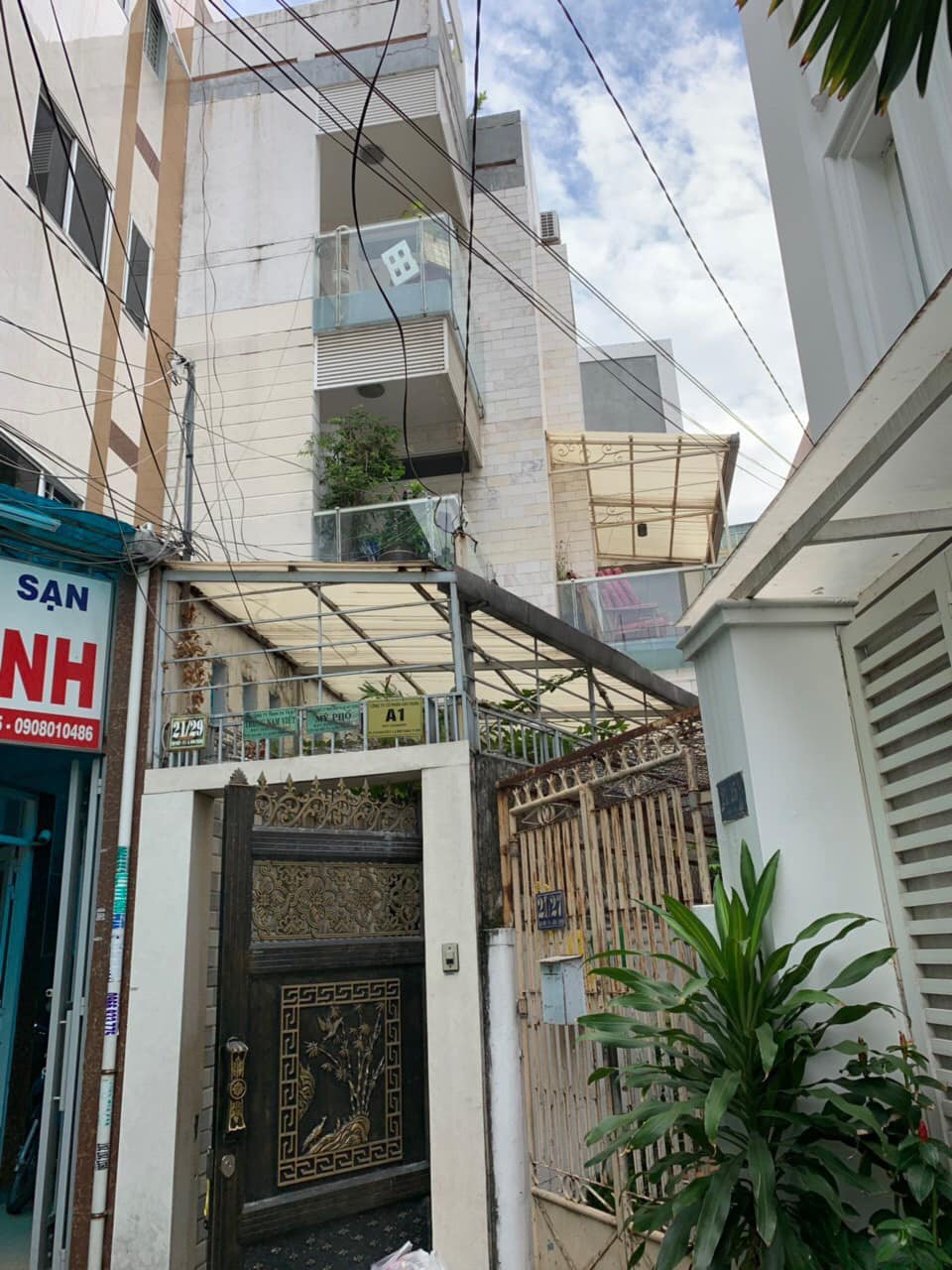 NHÀ BÁN BÌNH THẠNH, 110m2 . 6,4m x 17m x 4 tầng đồ sộ. Sát cạnh khách sạn Hải Thanh. 50m ra đường Vạn Kiếp. 50m ra