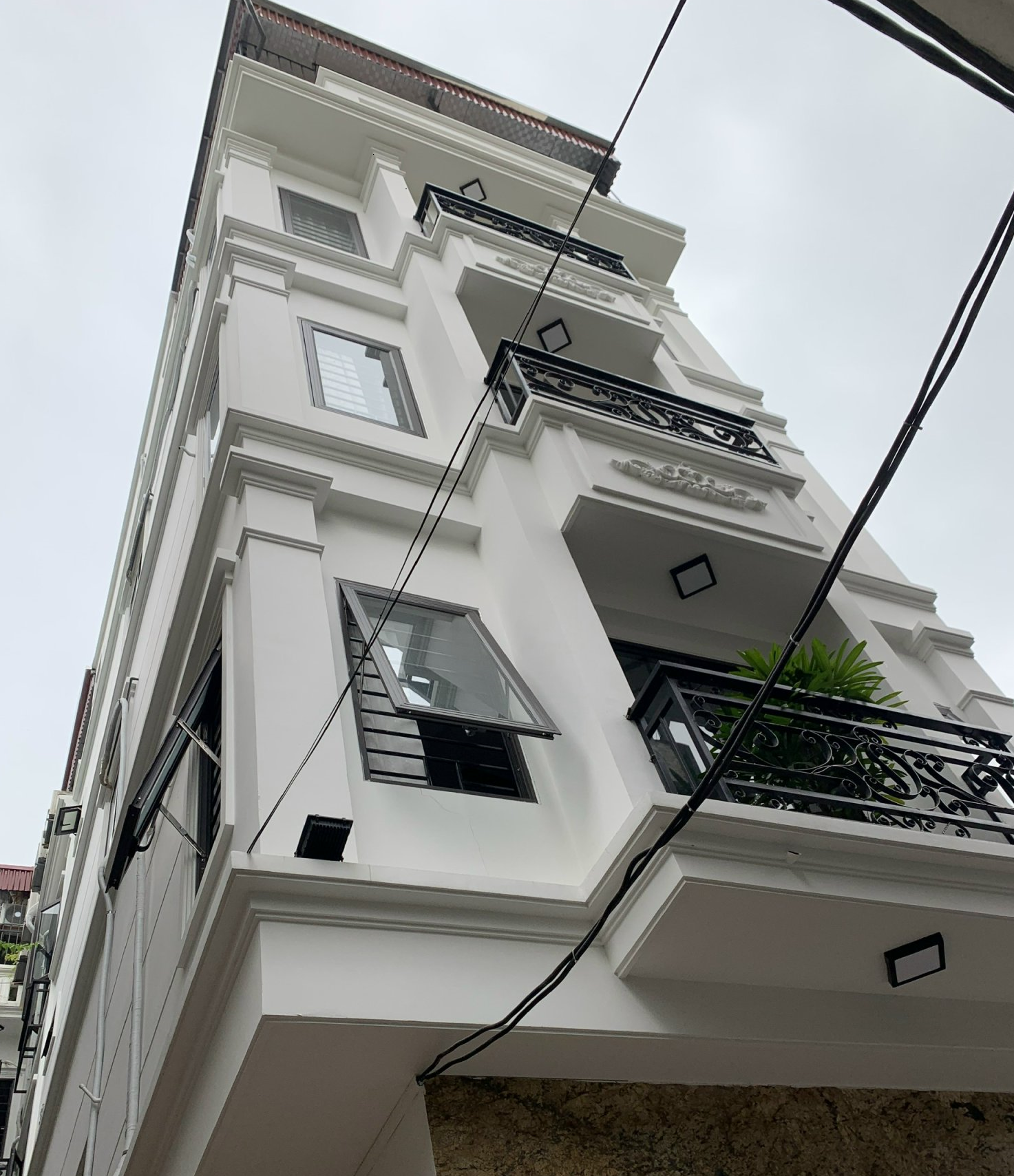 Bán nhà Ngô Gia Tự, 50m2, 6 tầng, thang máy, gara, ô tô tránh, sổ nét, 9.7 Tỷ