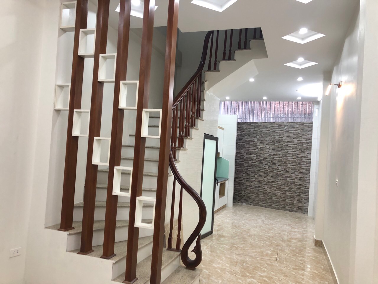 Bán nhà ngõ 2 Cầu Bươu, Thanh Trì, DT:35m2, 4 tầng