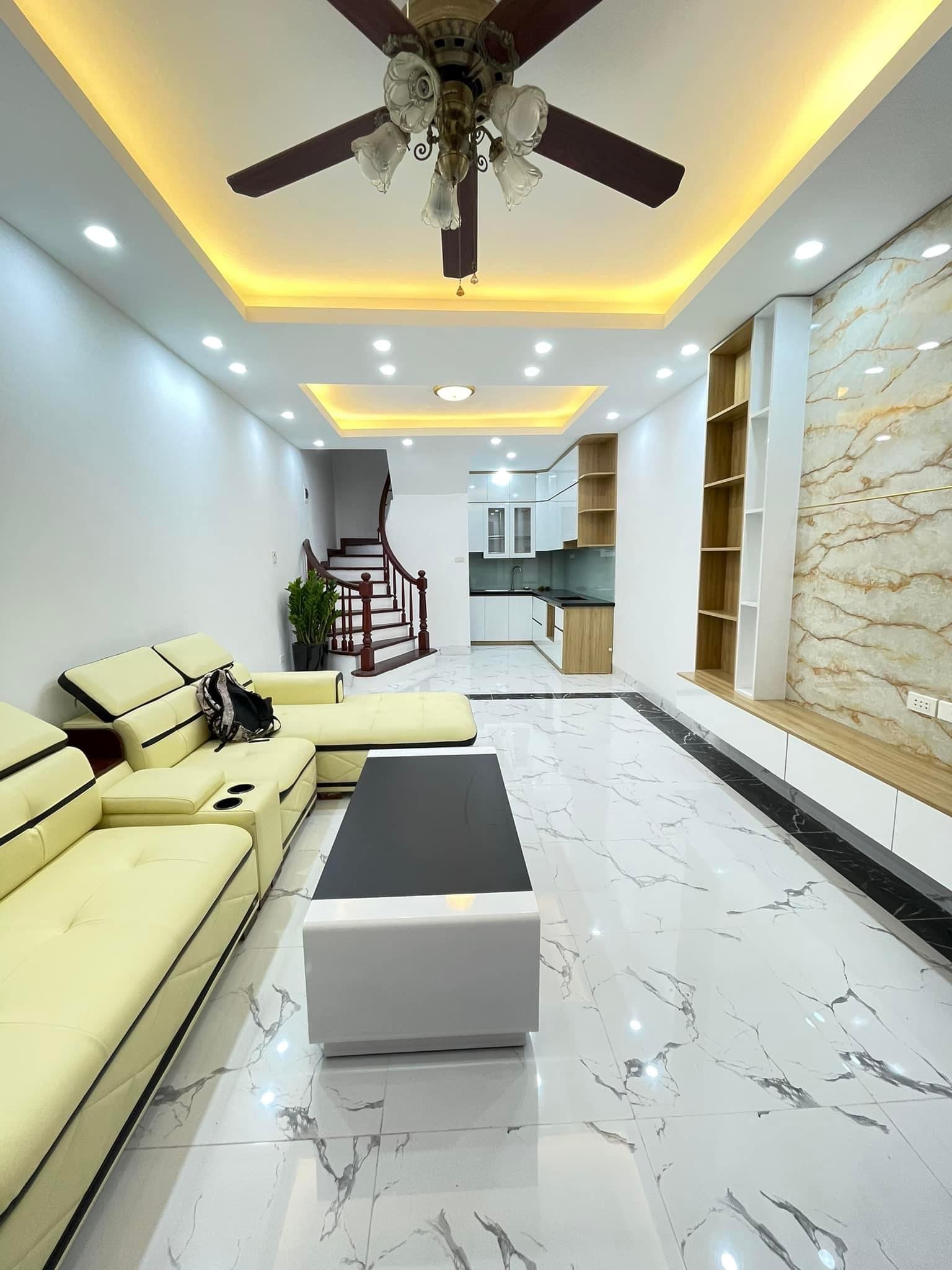 Bán Nhà, Lô Góc, Ngõ Thông, Gần Hồ, Võng Thị, Tây Hồ, 46m, Mặt tiền 3.8m, nhỉnh 7 tỷ.