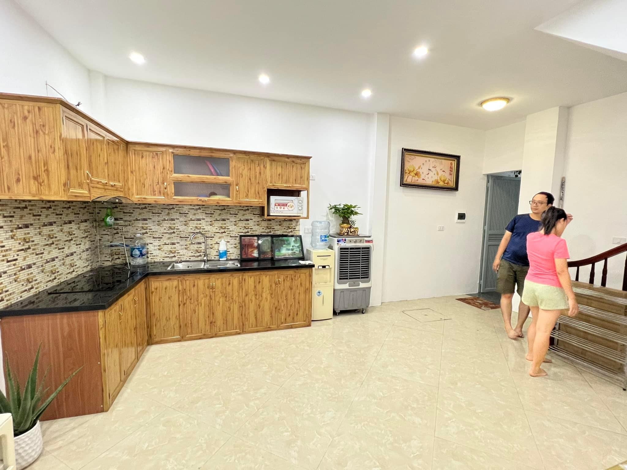 Nhà Minh Khai 37 m -4 tầng -MT 4,5- 3,75 tỷ ô tô đỗ cổng,vị trí trung tâm , nhà đẹp ở ngay