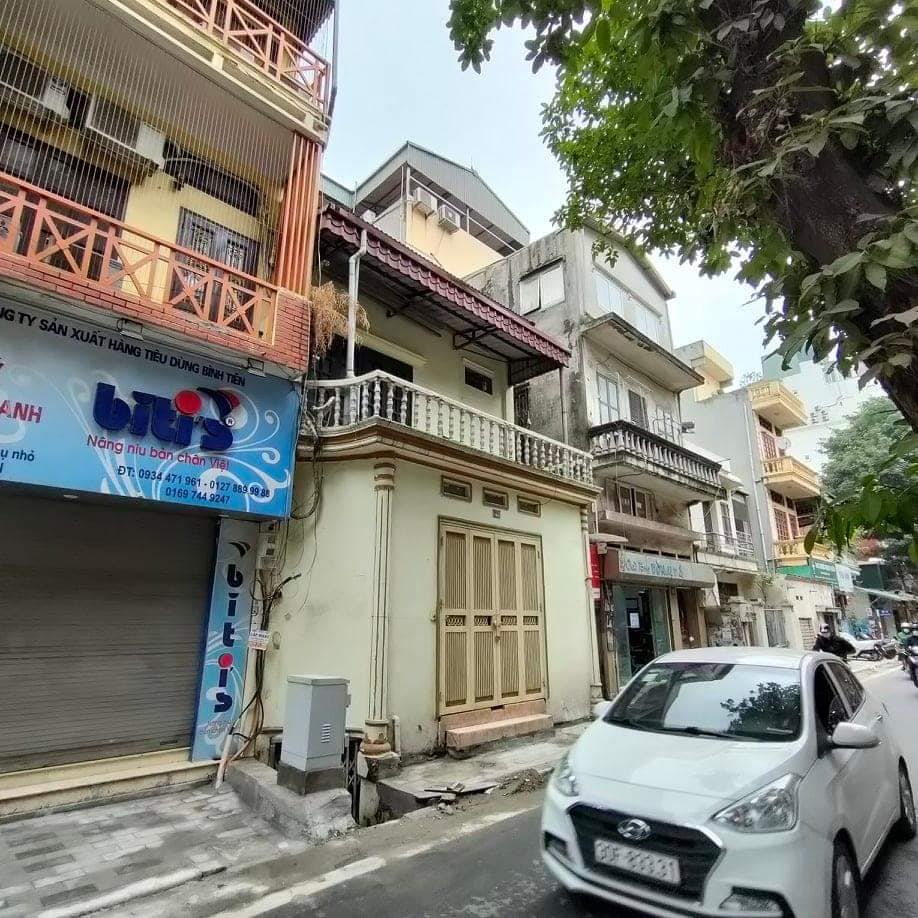 Bán nhà mặt phố Yên Phụ, Tây Hồ, lô góc 60m2, 3 tầng, 15.5 tỷ