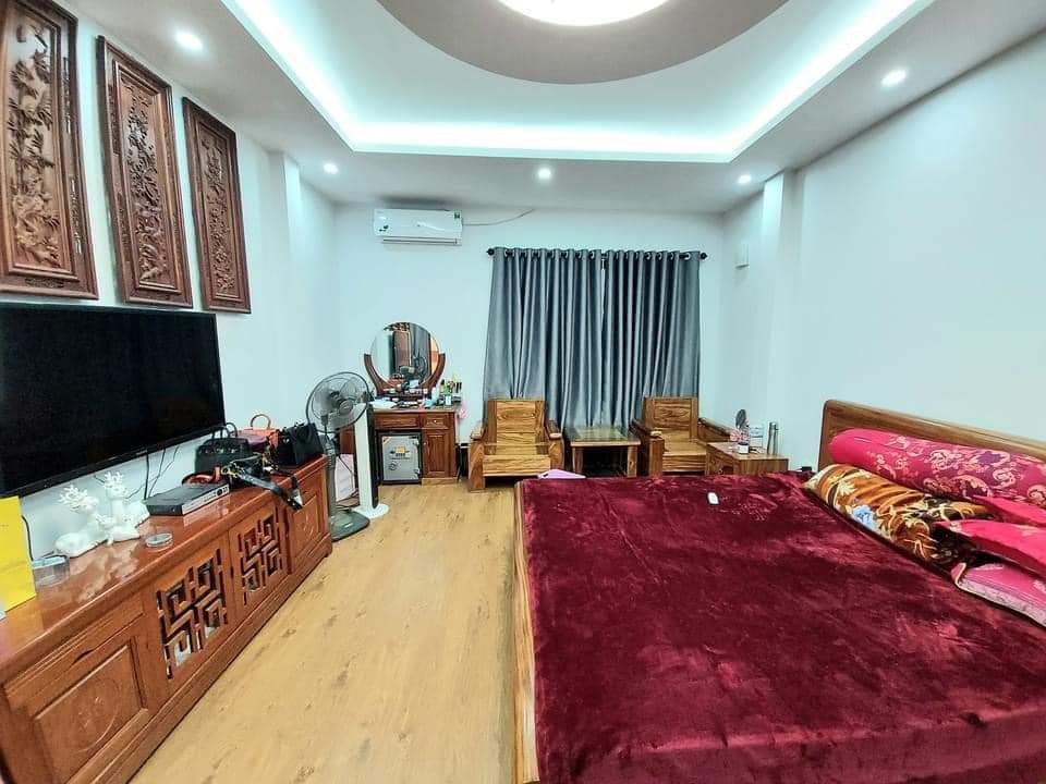 Bán Nhà Hoàng Công chất giá 7,65 tỷ đẹp như biệt thự liền kề 55 m2 vỉa hè rộng kinh doanh các loại mặt hàng.