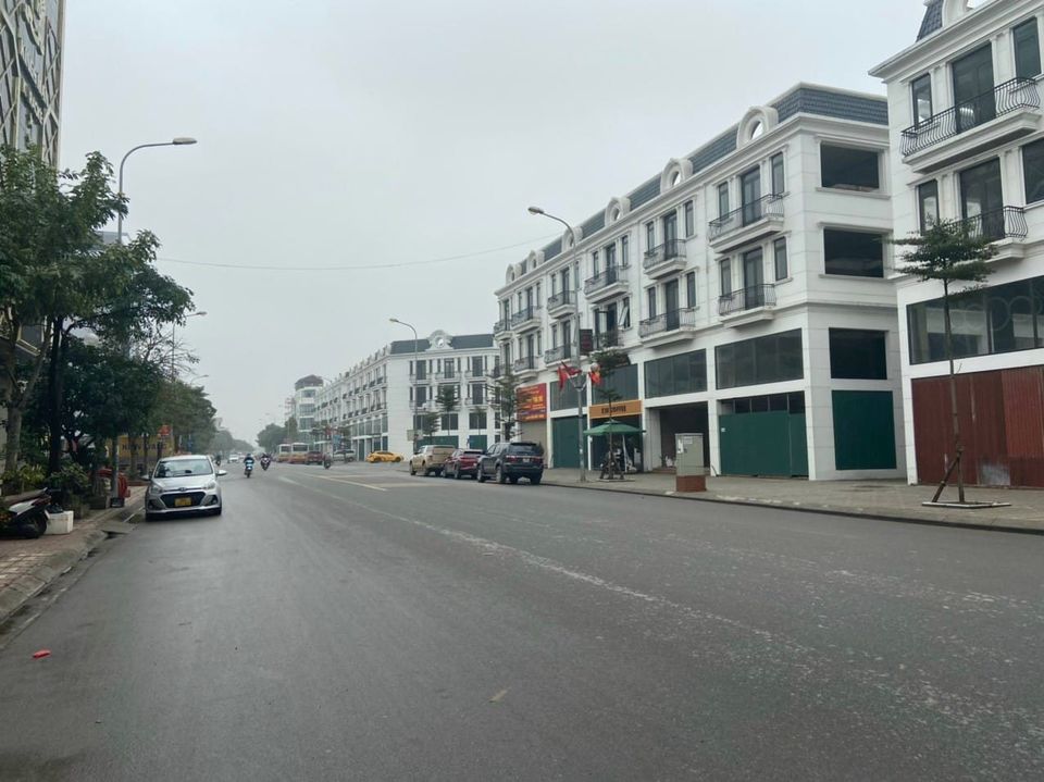 Bán nhà mặt phố Trâu Quỳ, Gia Lâm,DT 100m, 4 Tầng, mặt tiền 6m, kinh doanh sầm uất, 12.5tỷ