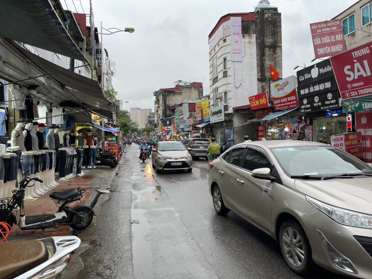 GIẢM 4 TỶ, MẶT PHỐ - MẶT TIỀN TO - VỈA HÈ - ĐOẠN NGÃ 3 KD SẦM UẤT - CHO THUÊ 50 TR/TH