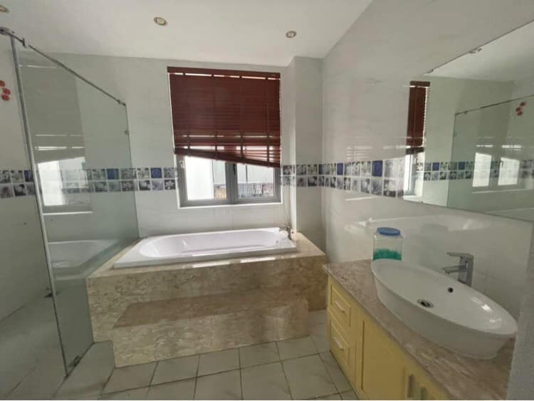 Bán nhà ngõ 19 Hàng Thiếc- 50m2- Mặt tiền khủng 9,4m