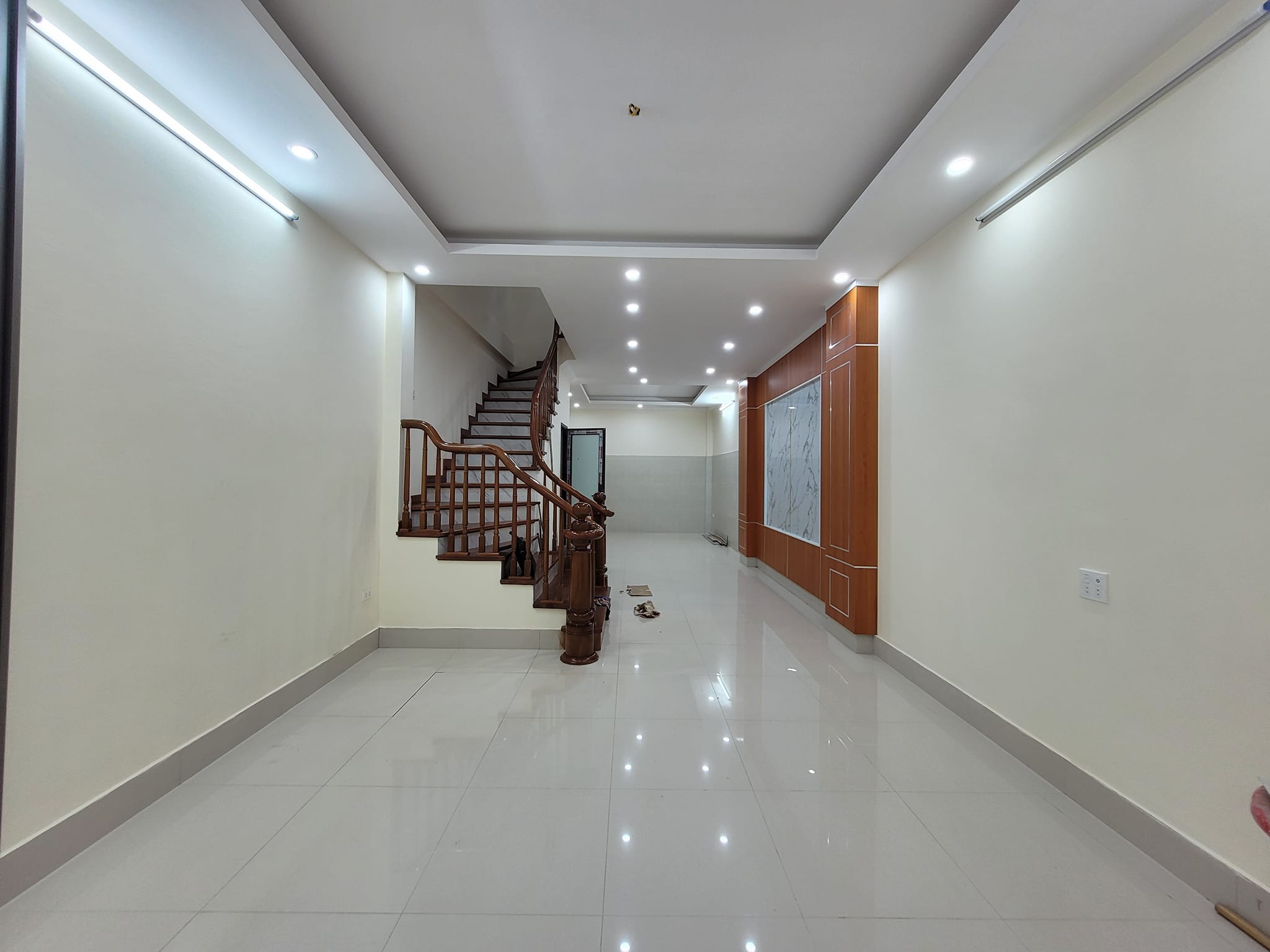 BÁN NHÀ VÕ CHÍ CÔNG-6.1 TỶ-50M2 5T MT 4.3M-LÔ GÓC 3 THOÁNG,30M Ô TÔ,NGÕ NÔNG NHÀ ĐẸP