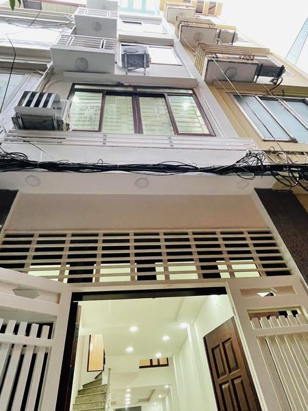 Nhà đẹp, gần ô tô, ngõ nông, thông, Đường Láng DT 37m²x 5 tầng. Giá chỉ 5.2 tỷ.