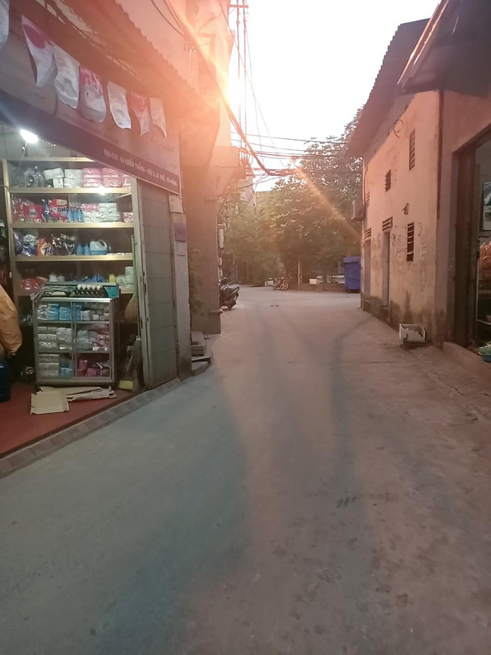 Bán Đất tặng nhà 3 tầng Chiến Thắng La Khê Hà Đông, khu dân cư đông đúc 70m2 - 3 tầng - 5 tỷ.