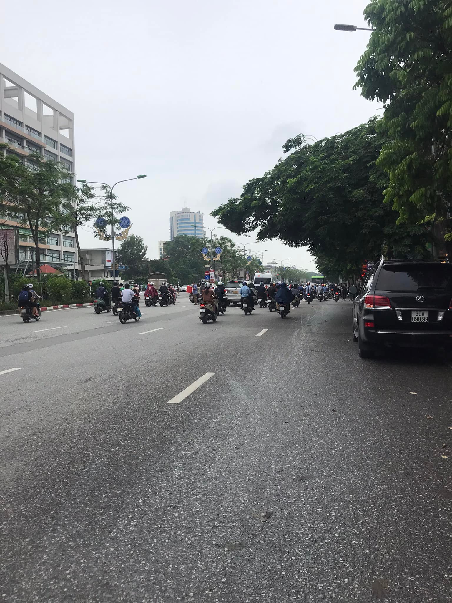 Cho thuê mặt phố Giải Phóng, Hoàng Mai, 105m2 x 2 tầng, Mặt tiền 10m