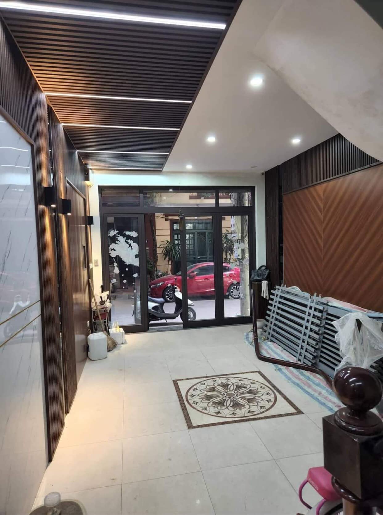 BÁN NHÀ TRẦN QUỐC- HOÀN- CẦU GIẤY- HÀ NỘI- 50M- NHÀ- 5 TẦNG- MẶT TIỀN- RỘNG 4,3 M- 13,9 TỶ.