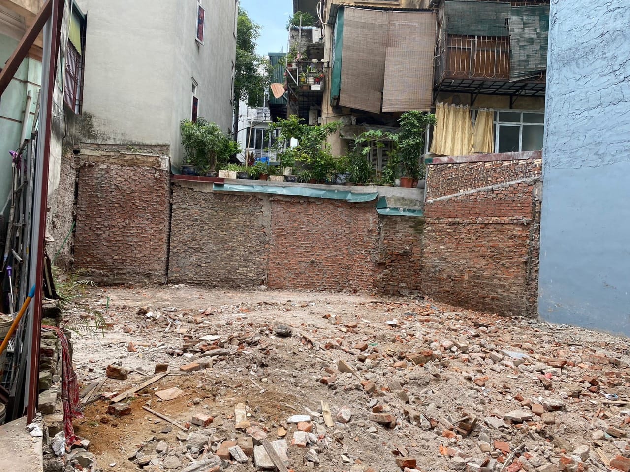 Cần bán mảnh đất phố Minh Khai, Q. Hai Bà Trưng, Hà Nội, DT 183m2, mặt tiền 6.8m, 16 tỷ