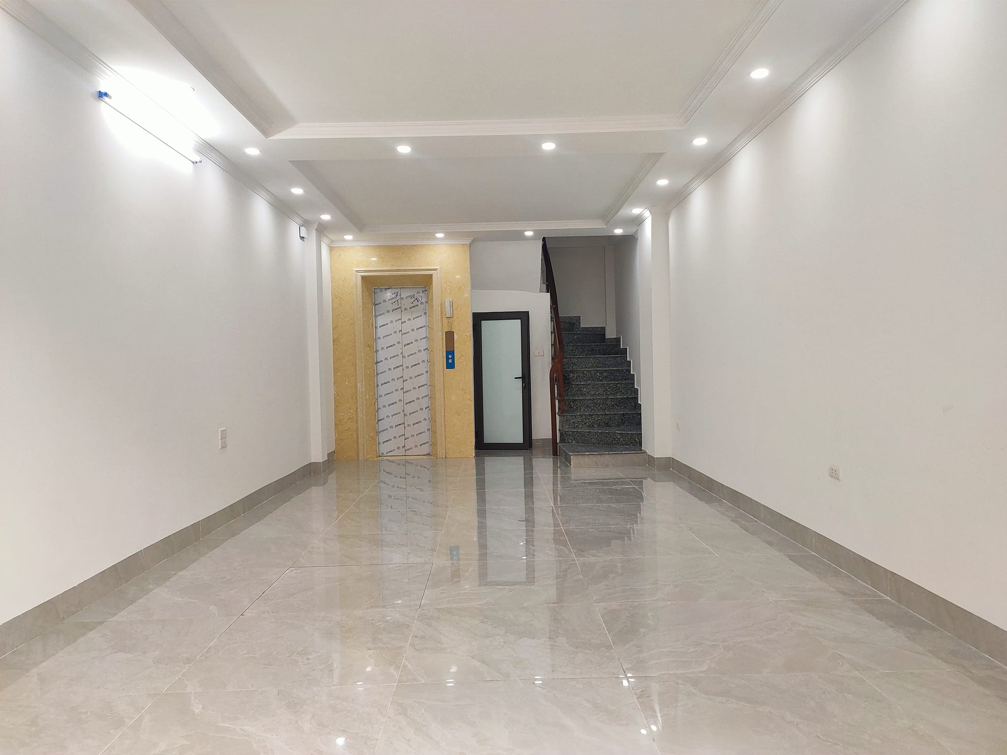 BÁN NHÀ NGUYỄN NGỌC VŨ 6.95 TỶ 43M2 6T MT 4M- THANG MÁY -LÔ GÓC- OTO TRÁNH-DÂN TRÍ CAO