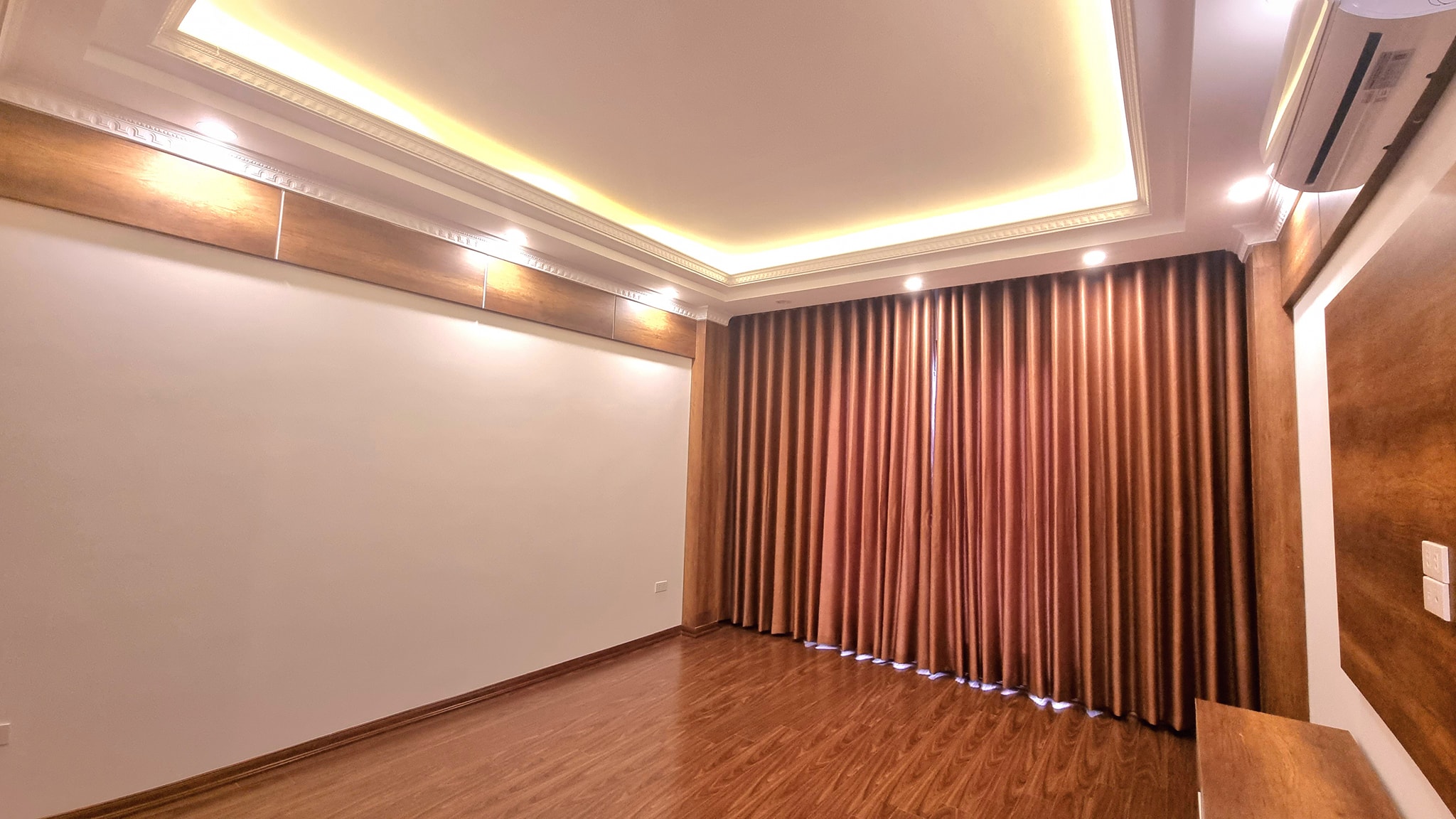 BÁN NHÀ LẠC LONG QUÂN,TÂY HỒ-6.1 TỶ-47M2 5T MT 3.8M-2 THOÁNG,Ô TÔ 10M,BA GÁC QUAY ĐẦU ,Ở NGAY