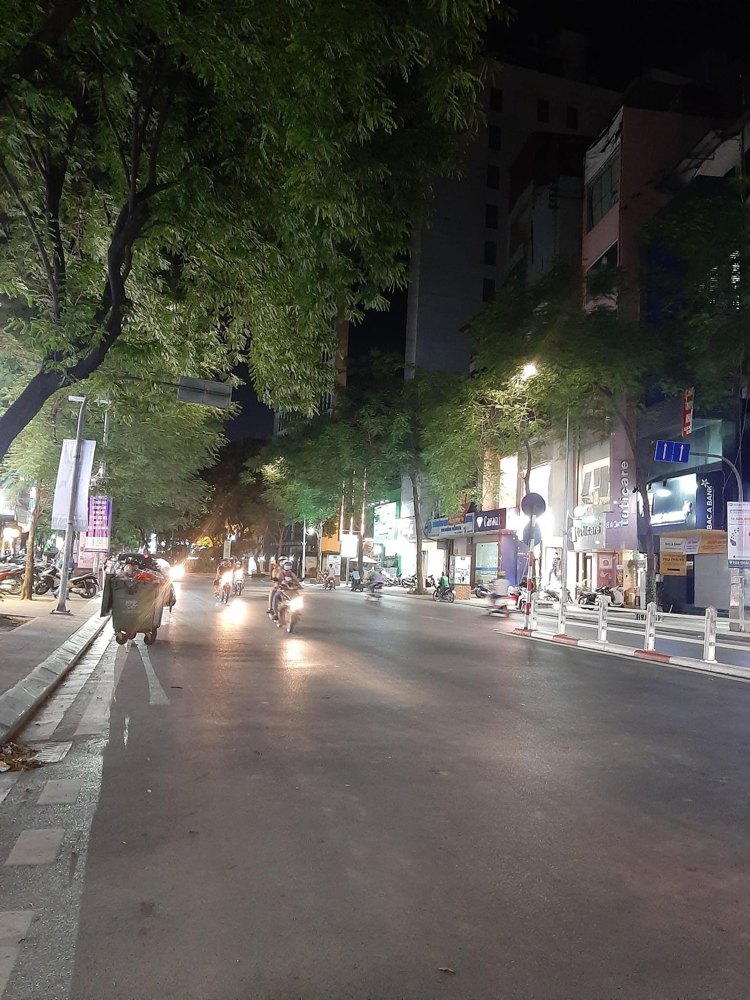 VIP Cho thuê Mặt phố Thái Hà, Sầm uất, Trung Tâm, 80m2 x 4 tầng, Mặt tiền 7m