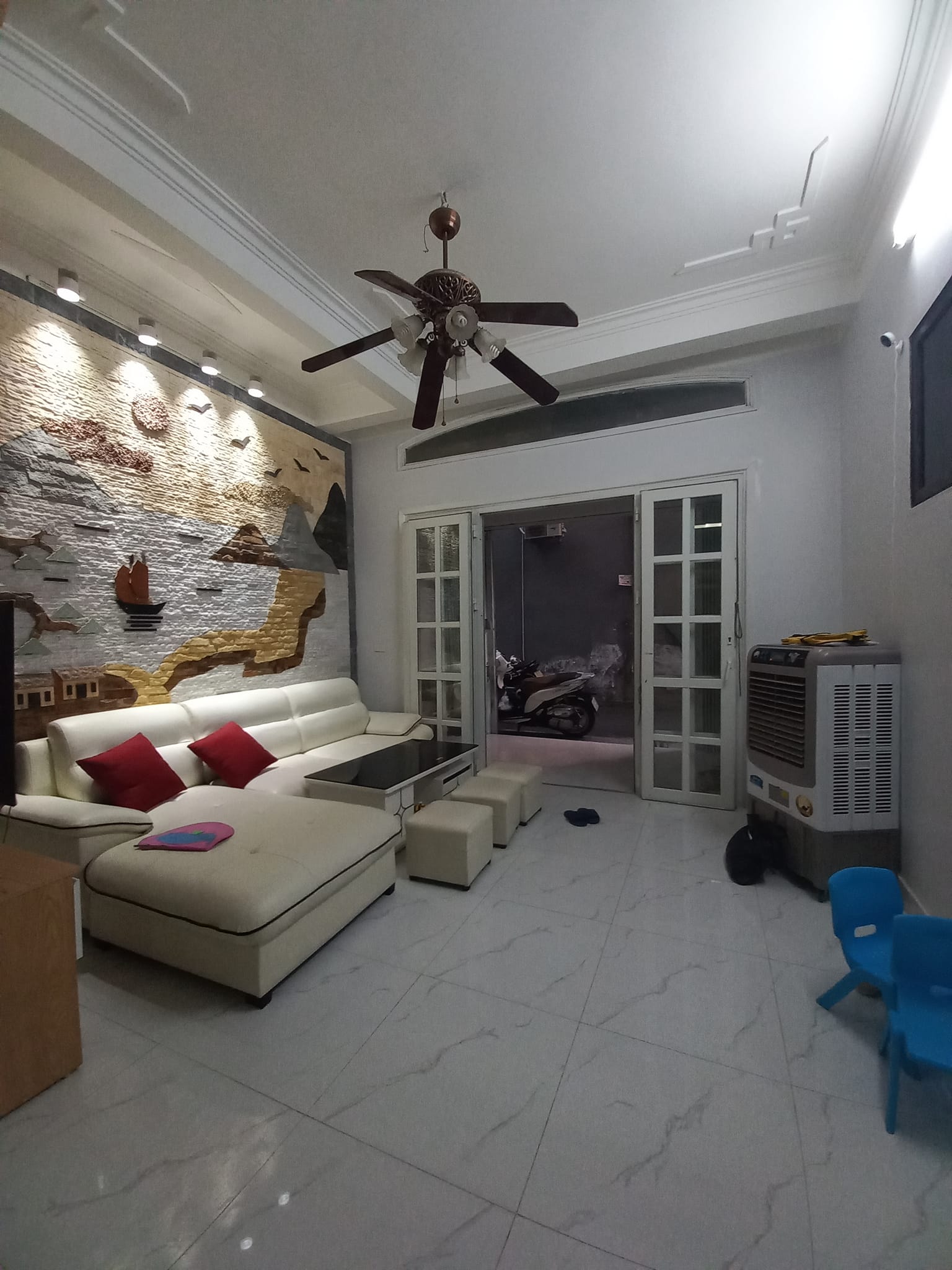 Bán nhà Hà Nội, Duy Tân, Cầu Giấy. DT 45m2, mặt tiền 4m, chỉ 7 tỷ, ô tô vào nhà, kinh doanh đỉnh