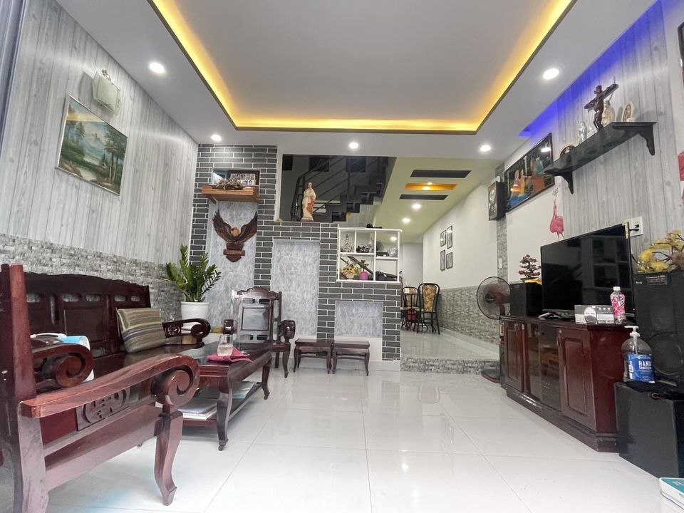 BÁN NHÀ ĐƯỜNG NGYỄN TIÊU LA QUẬN 10 - DT 75M2 - SAU LƯNG CĂN MẶT TIỀN - HXH 6M - NGANG 5 x15M.