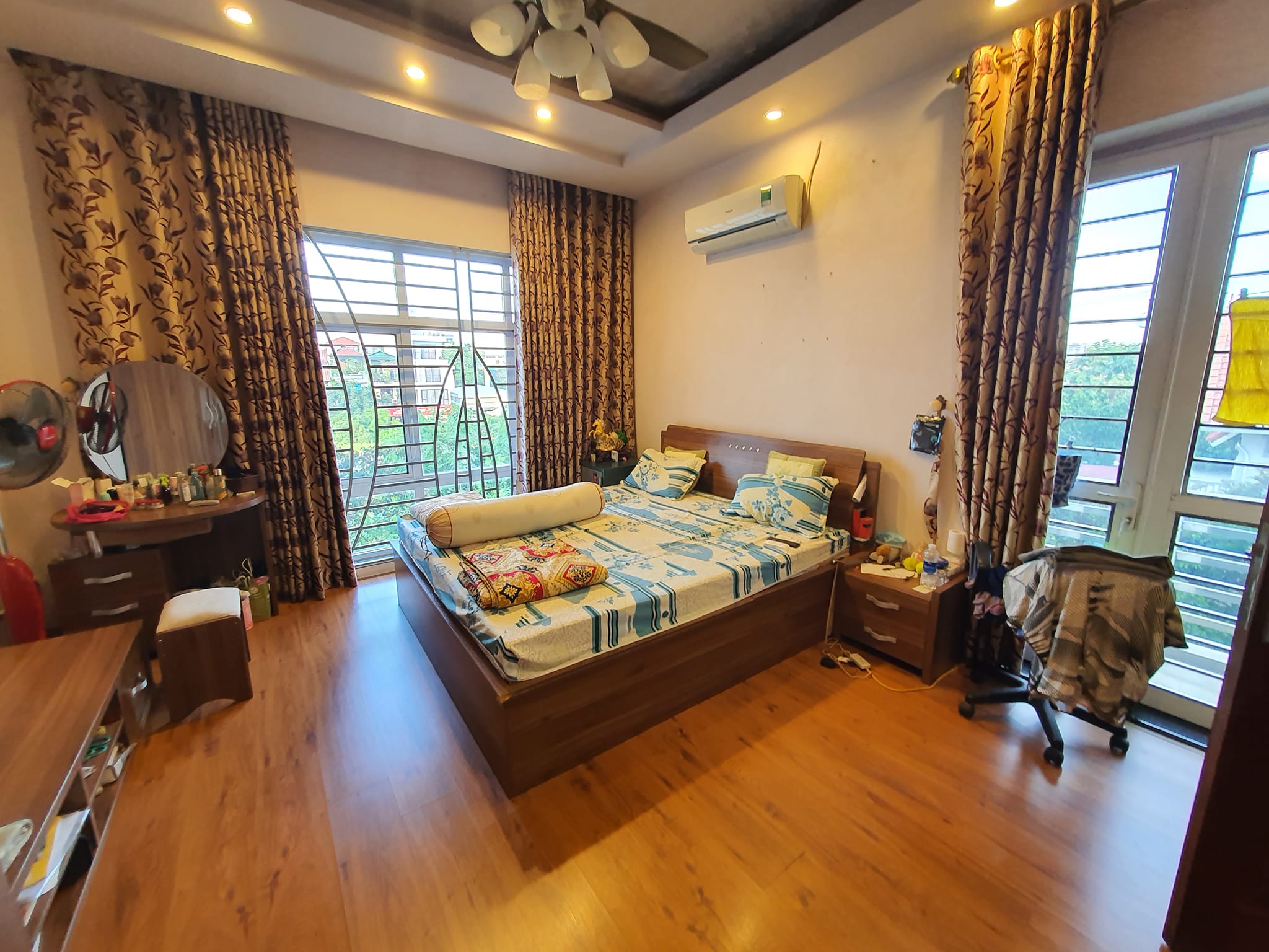 Bán nhà ngõ 19 Hàng Thiếc , mặt tiên 9,4m, khu dân trí cao