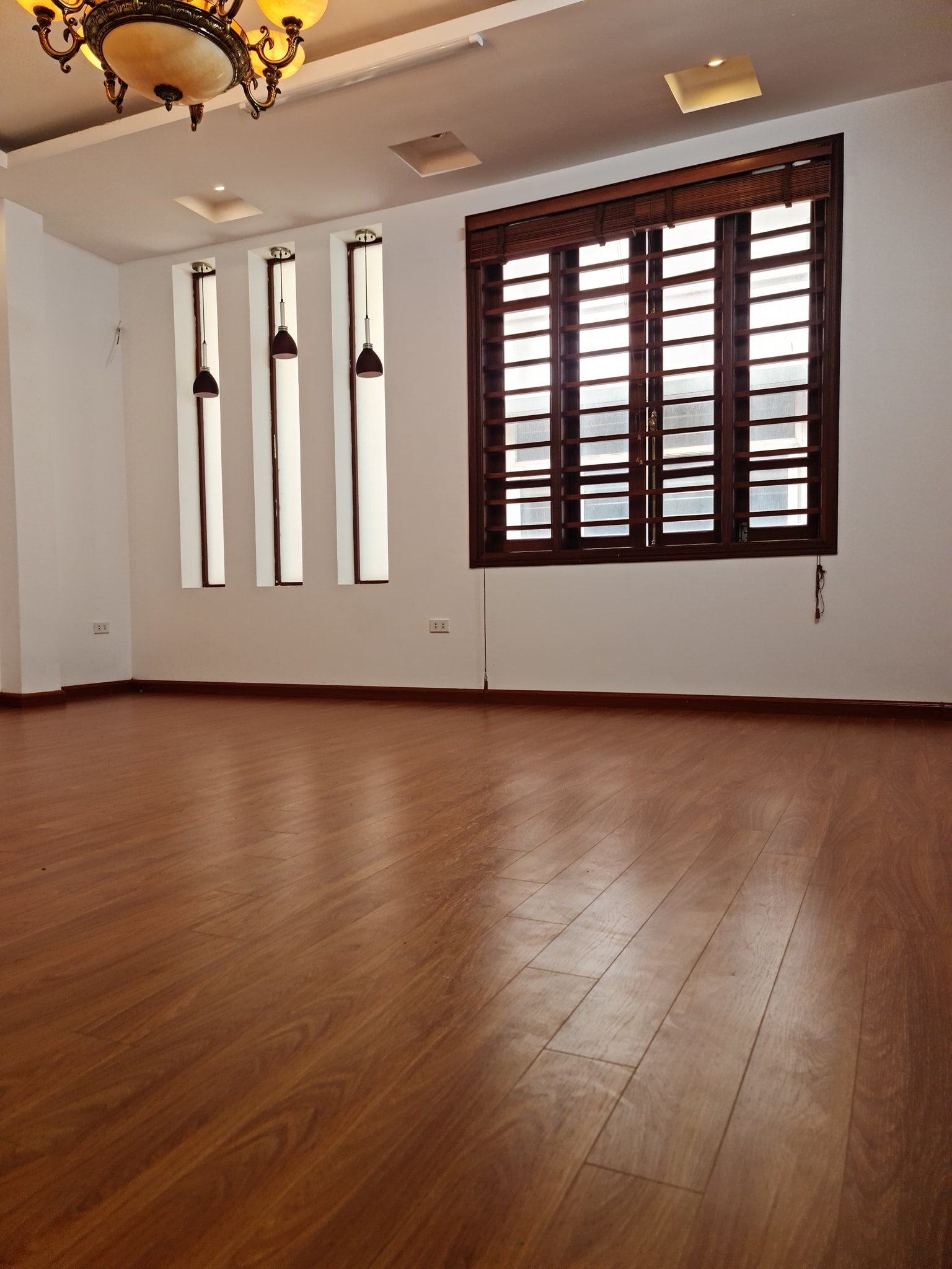 BÁN NHÀ NGÕ 102 HÀNG BUỒM, QUẬN HOÀN KIẾM, DIỆN TÍCH 53M, MẶT TIỀN 4,2M, 5 TẦNG. GIÁ 11,3 TỶ