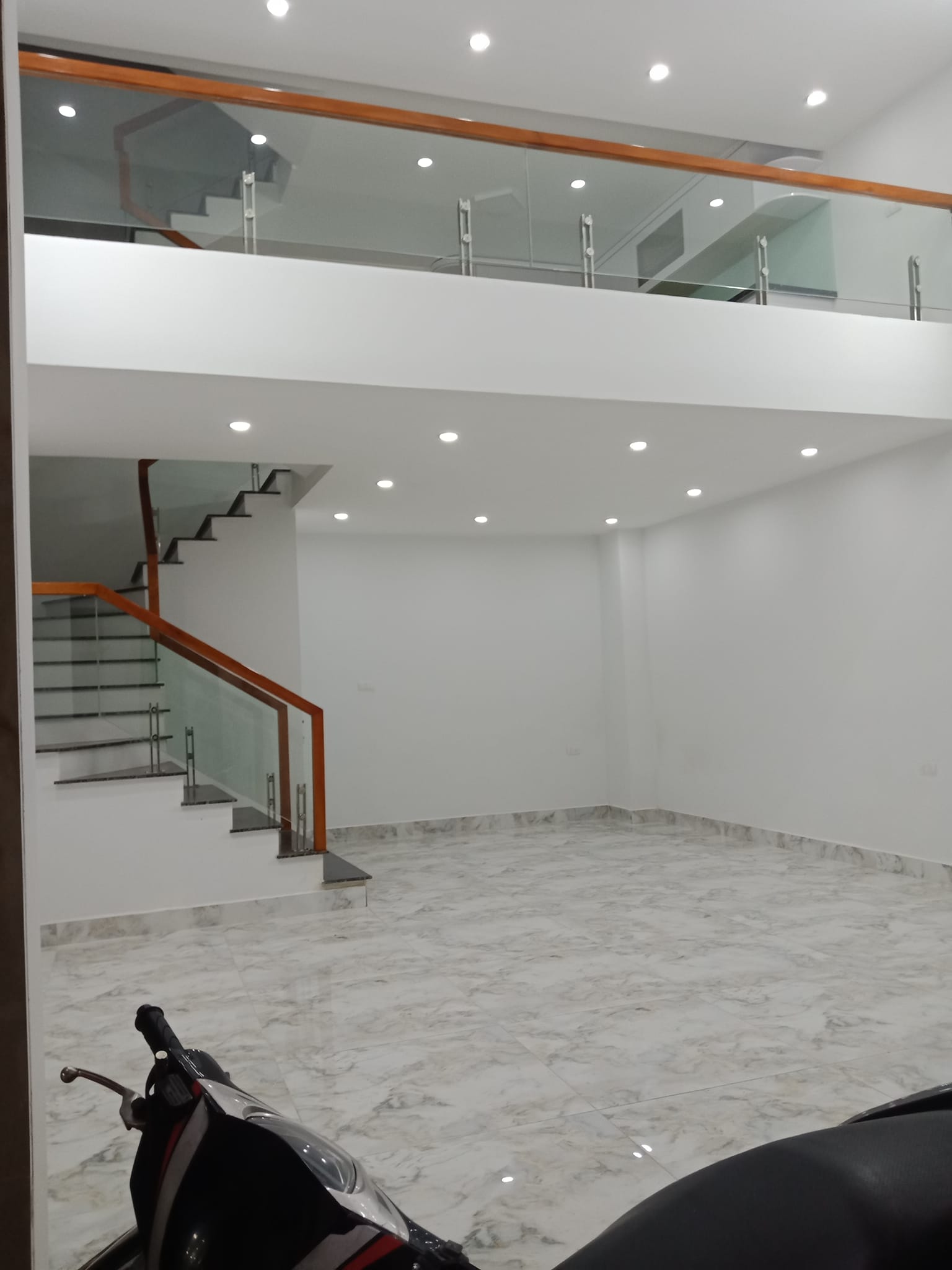 Bán nhà Ngõ Thông Phong Đống Đa 37m2 4 tầng mặt tiền 5.6m giá 5.x tỷ