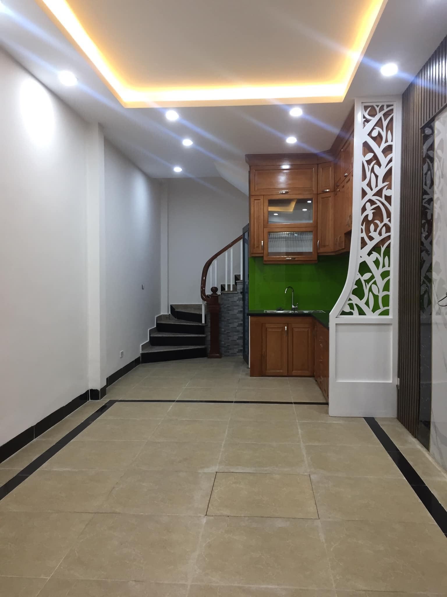 Bán nhà Ngọc Khánh, Ba Đình, lô góc, nhà mới xây, chính chủ, 50m ô tô tránh, gần lotte, 35m2 Nhỉnh 4 Tỷ