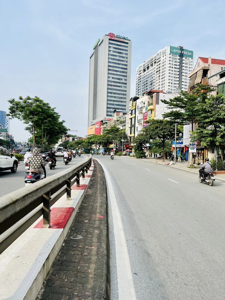 Cần cho thuê nhà Đống Đa - Tây Sơn, Mặt phố, Kinh doanh, Thông sàn, 30m2 x 6 tầng, 28tr/tháng