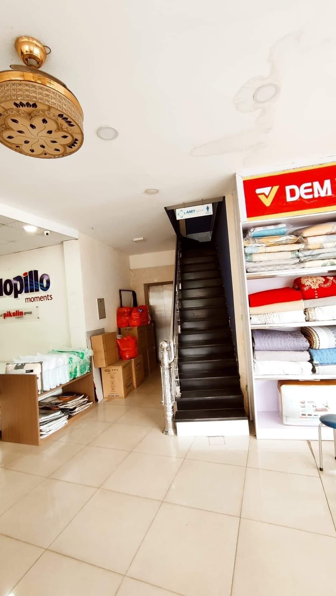 CHO THUÊ NHÀ MẶT PHỐ HÀNG BẠC HOÀ KIẾM 40M GIÁ 45TR LH 0944645553