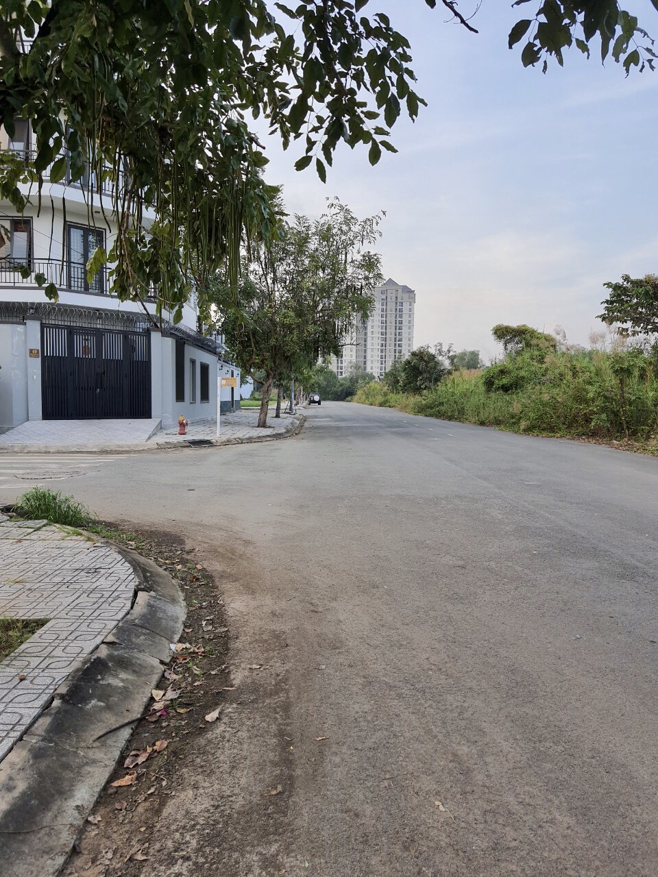 Chính chủ cần bán lô đất vị trí cực đẹp tại Bưng Ông Thoàn - Phú Hữu - Quận 9, 80m2