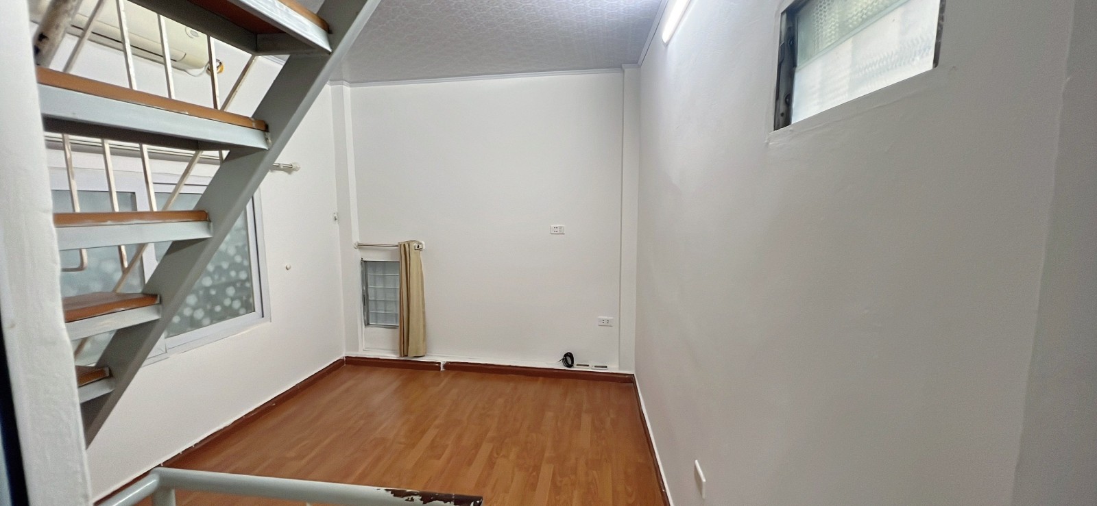 Bán nhà Đông Đa ngõ Văn Chương 1.2 tỷ, 10m2, MT 4m, O tô đỗ