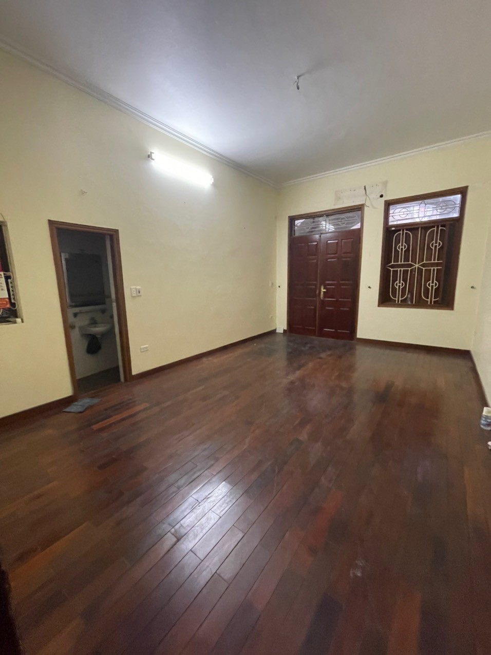 Bán nhà ngõ 686 Nguyễn Văn cừ - Long Biên 60/70m2 -3 tầng 7,5 tỷ kinh doanh văn phong tốt