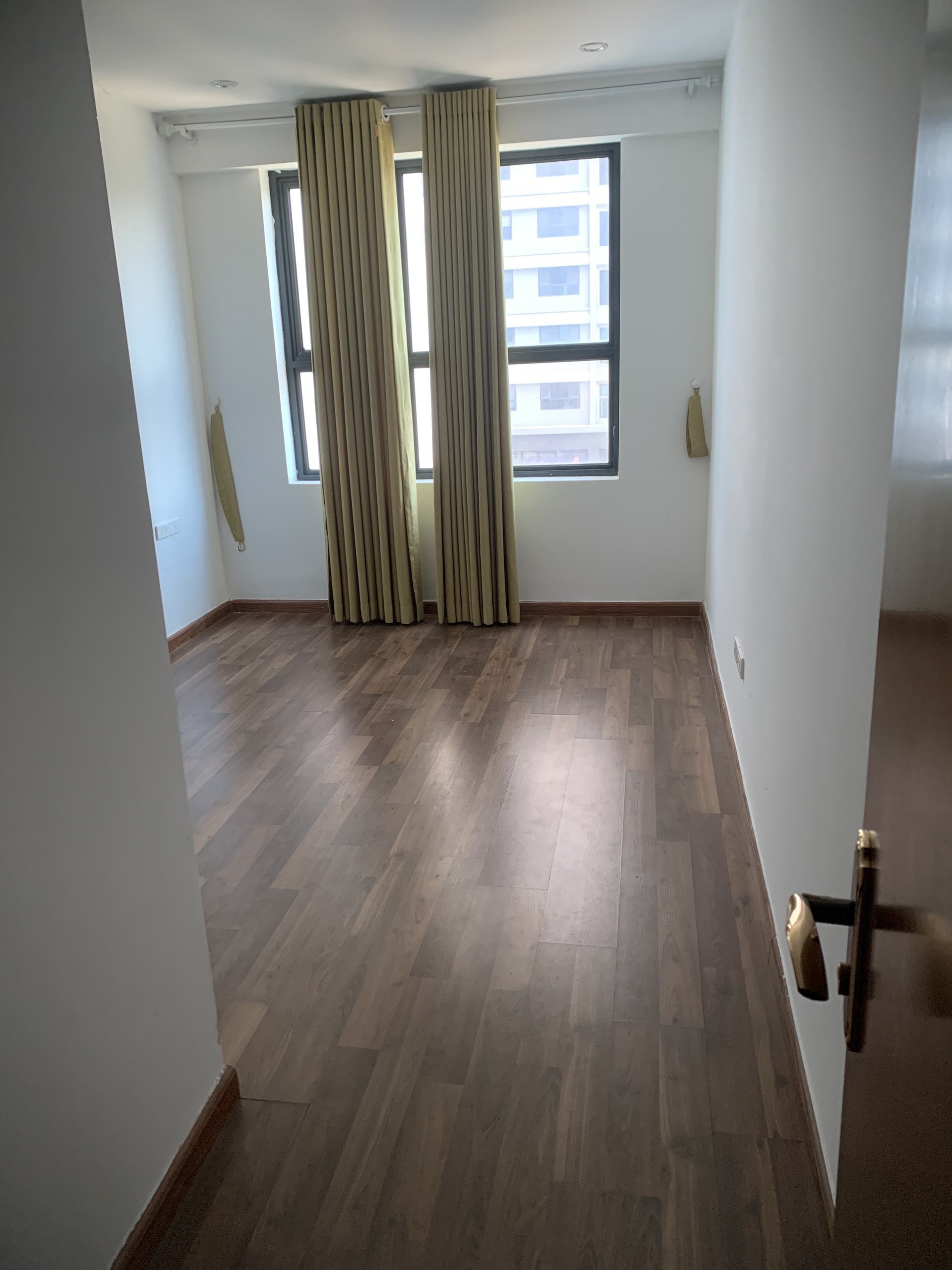 Bán gấp trước tết căn hộ cao cấp 122m2 tòa R1 Goldmark City