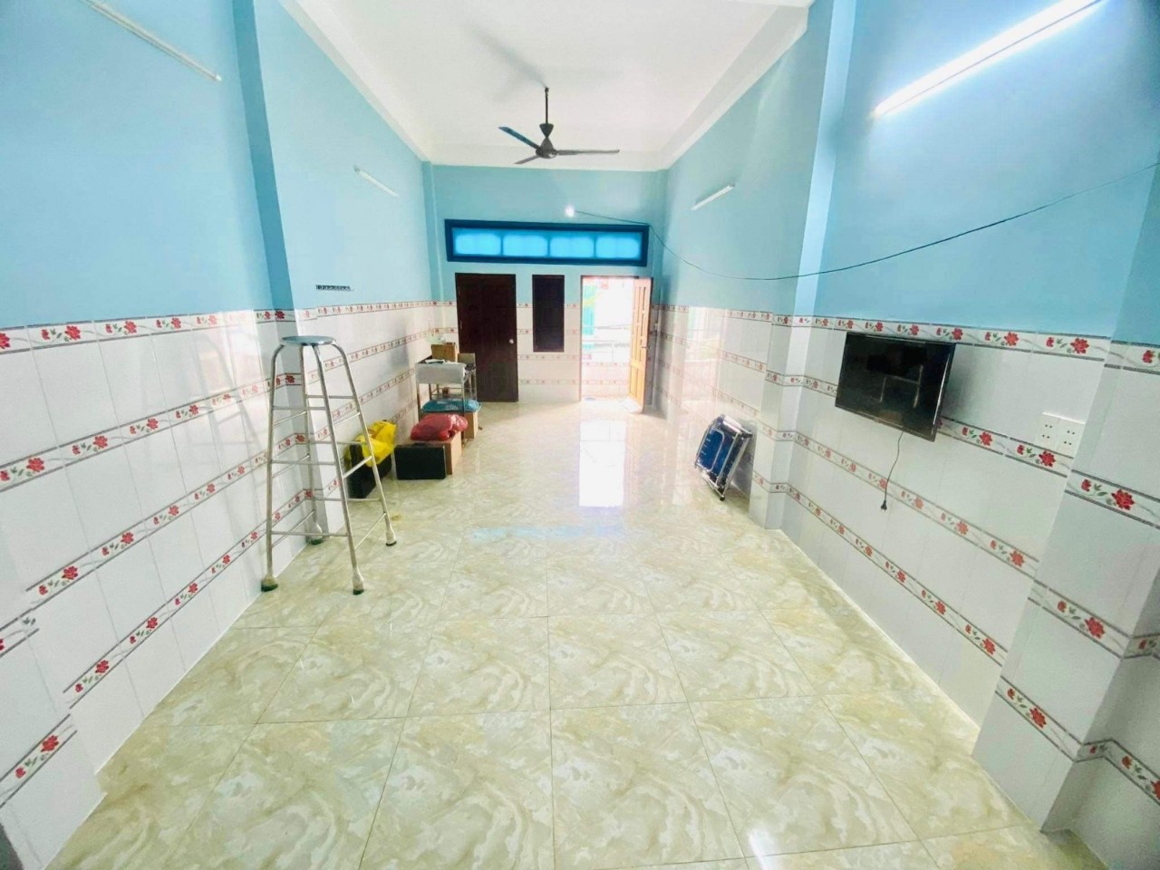 BÁN NHÀ GẤP NHÀ ĐƯỜNG HÒA BÌNH - TÂN PHÚ, 72M2, 4X18M, HẺM XE DƯỚI 7 TỶ