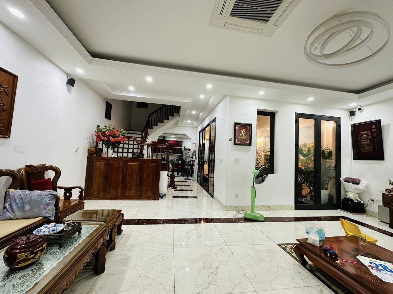 Hoàng Quốc Việt, Cầu Giấy. 140m2 x 4T. MT 7m. Giá 15 tỷ.