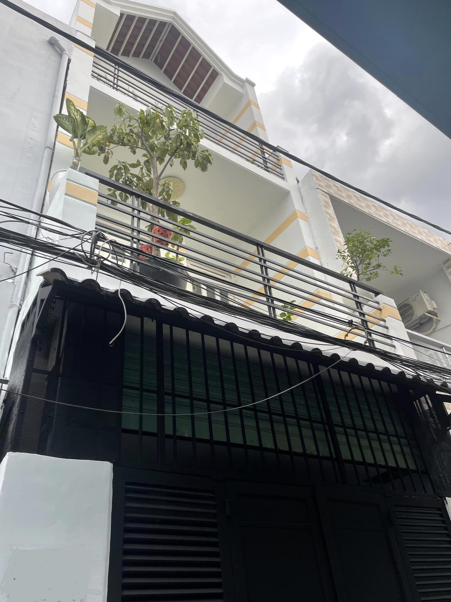 Ngộp - Rẻ bèo - 3 Tầng - 3.5 x 10.6 - HXH - Thông Nhất- P16 -Gò Vấp - 3 tỷ 6