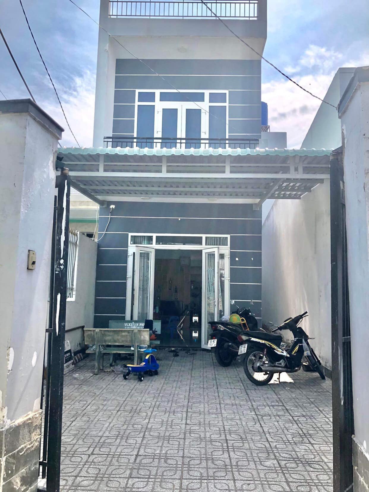 Chủ gấp gấp lắm rồi,cần tiền xoay sở làm ăn nên đã giảm sâu hơn nửa tỷ,nhà đẹp 2 tầng Bình Chánh Huyện Bình Chánh
