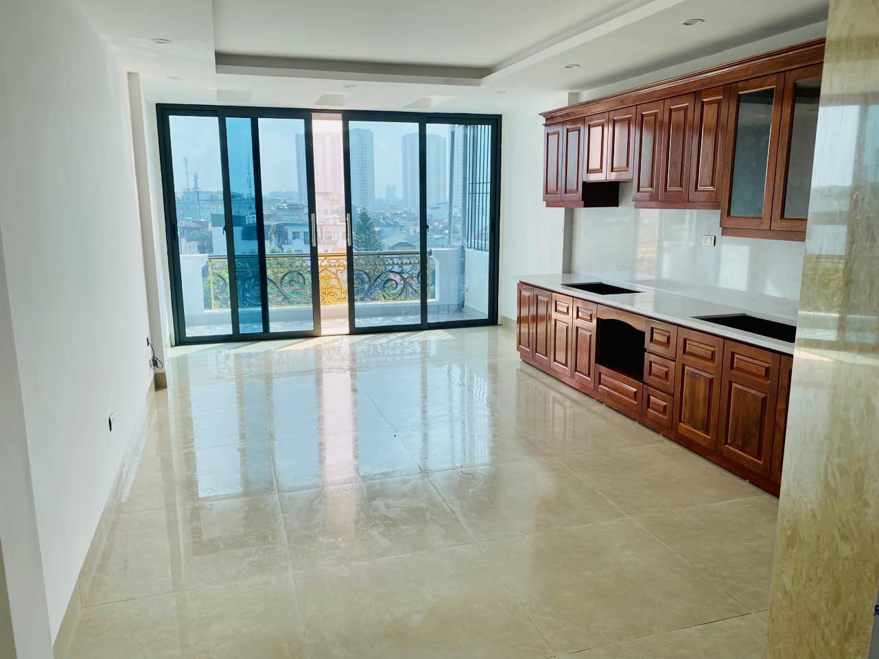 Nhà Ngọc Thụy: 7 tầng thang máy- ô tô vào nhà- kinh doanh-2 mặt thoáng- khu dân trí cao