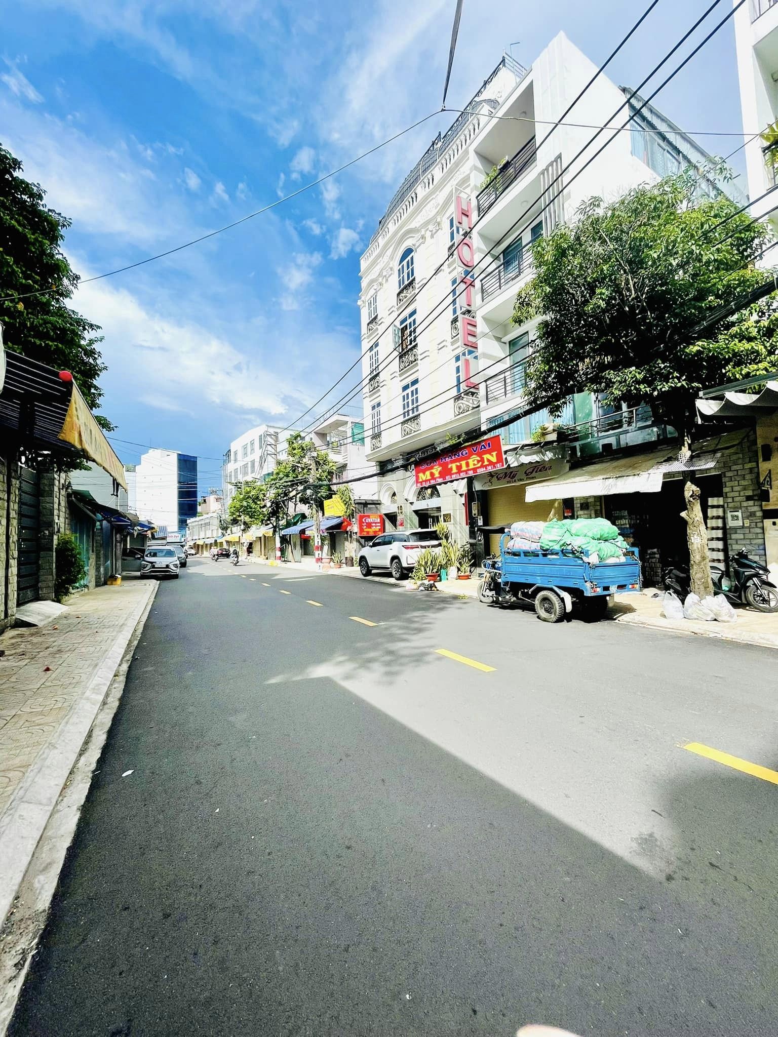 NHÀ ĐẸP ĐƯỜNG LÊ VĂN PHAN, HẺM RỘNG, DT 15X16, 2 LẦU. GIÁ 15.8 TỶ TL