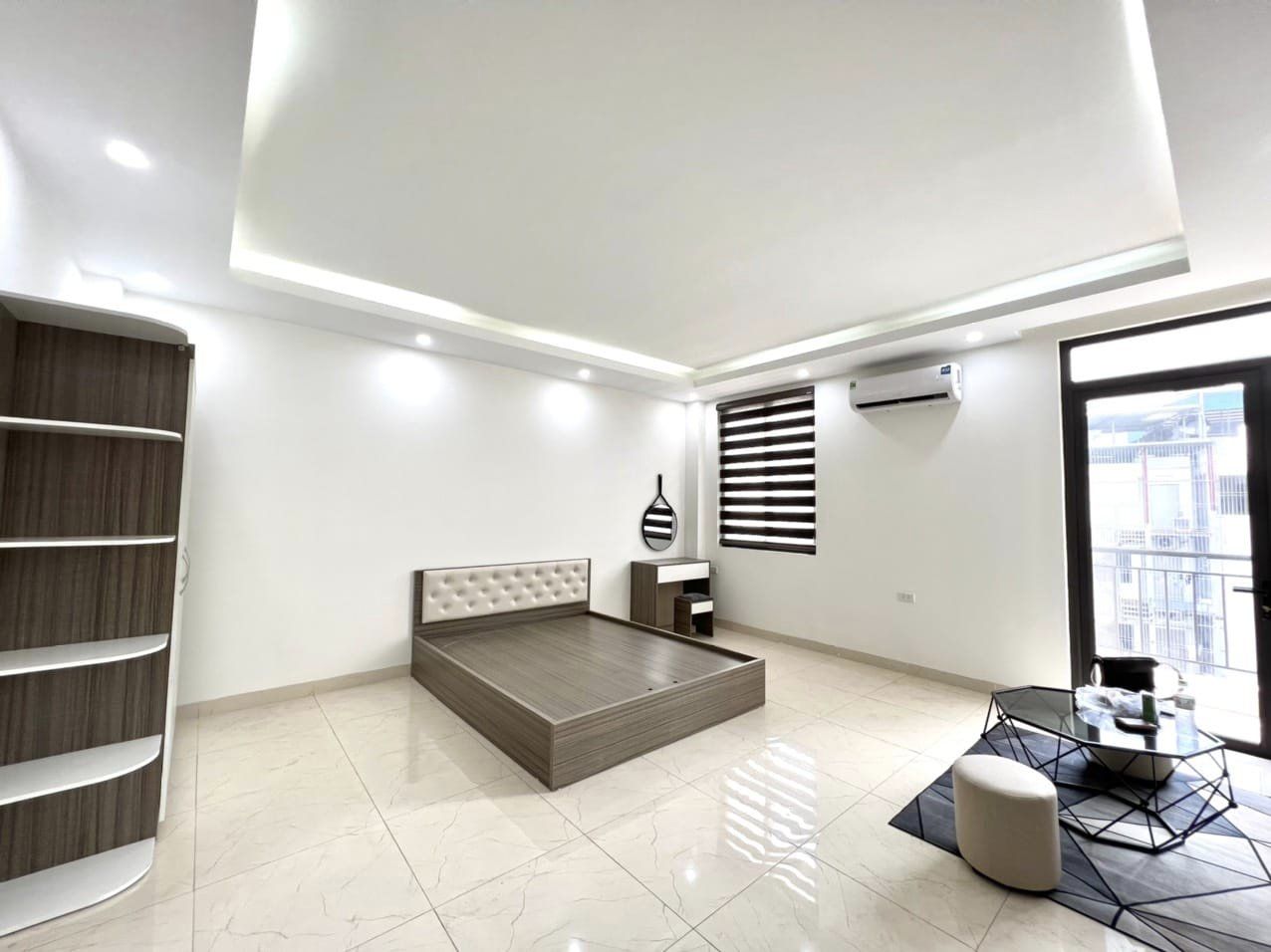 bán nhà ngõ 40 Xuân La, tòa văn phòng đẹp, 3 ô tô tránh, phân lô vip.