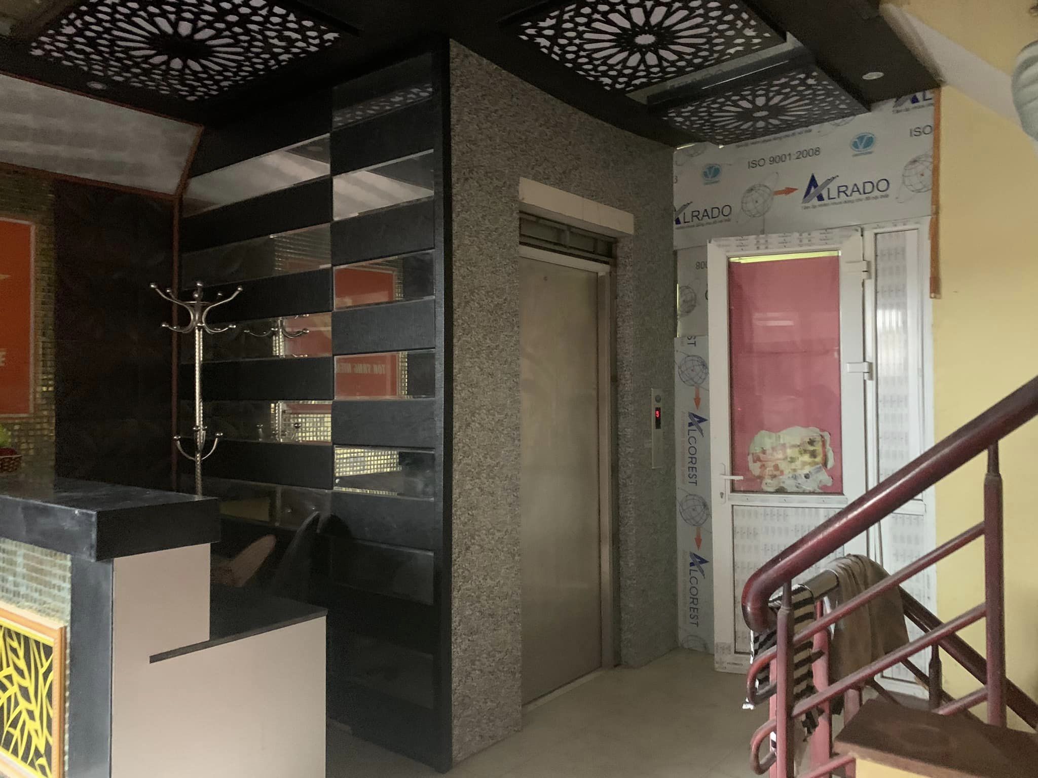 Trần Duy Hưng, Cầu Giấy. 54m2 x 7T. MT 6m. Thang máy. Sát phố, ô tô đỗ cửa.