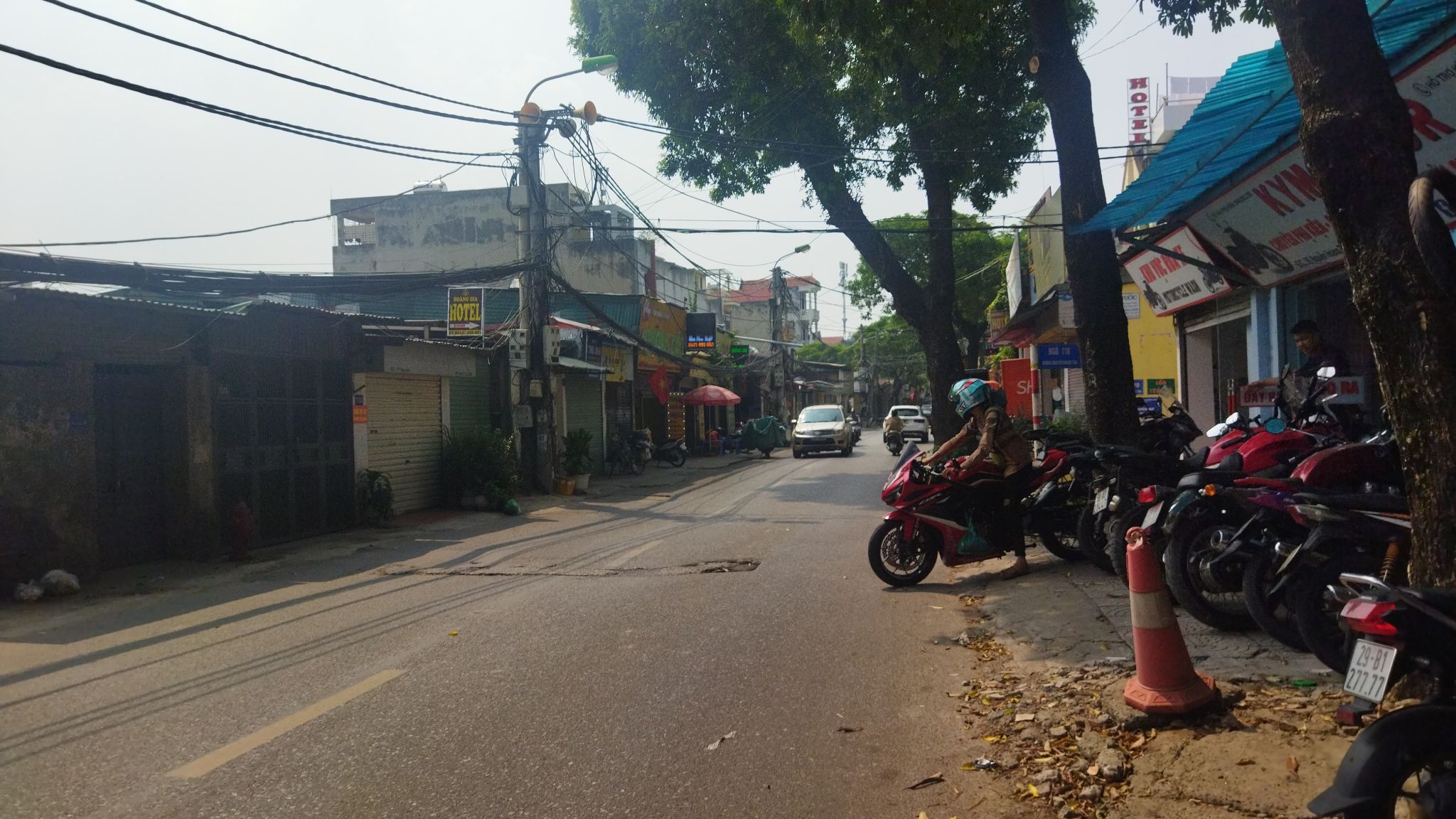 Cho thuê nhà chính chủ Nguyễn Hoàng Tôn, mặt phố kinh doanh.