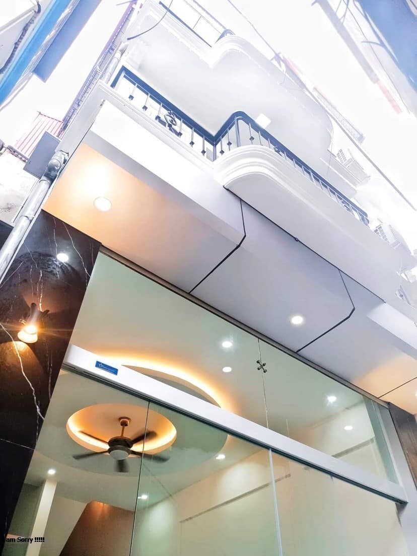 Bán nhà Nguyễn Văn Cừ 2 thoáng trước sau, đường 2 ô tô tránh, gara 2 ô tô vào nhà, 100m 2 mặt phố lớn.