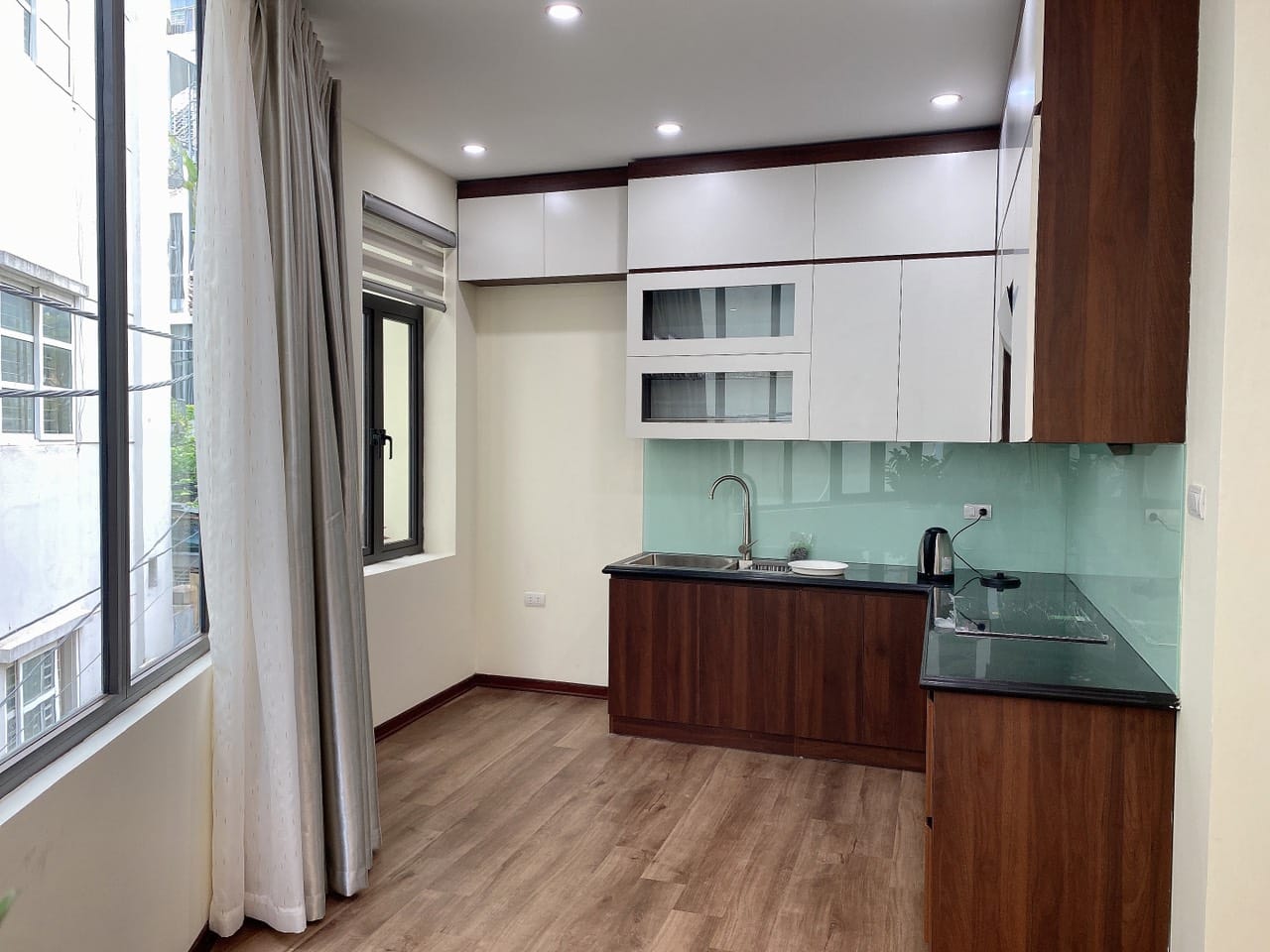 Cần bán gấp- nhà mới kính koong- lô góc- ngõ thông- ô tô phường Bồ Đề- quận Long Biên